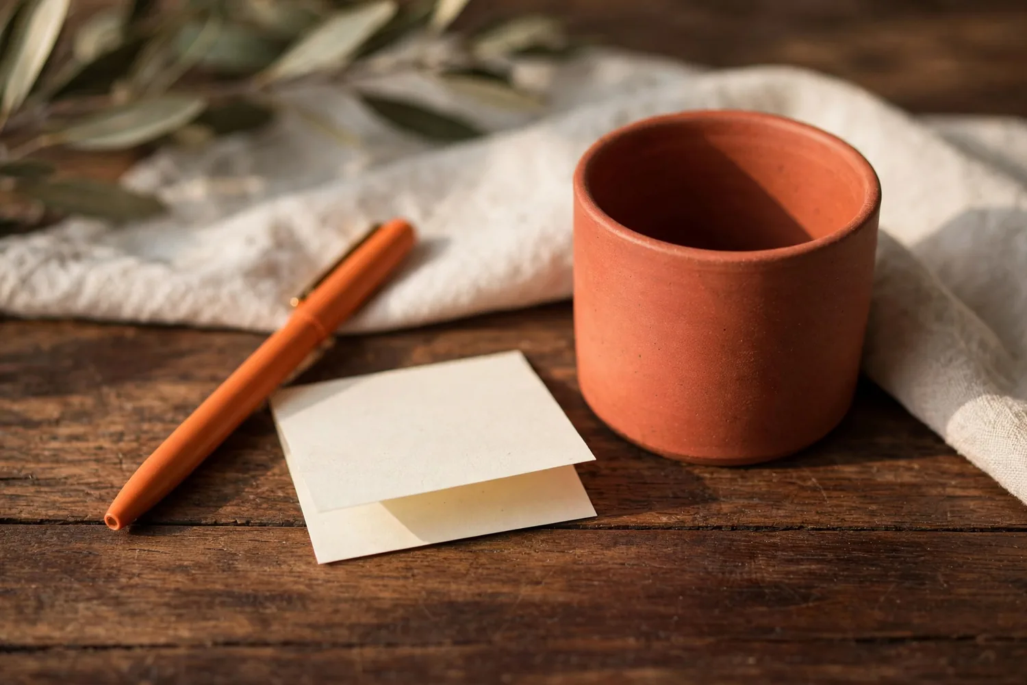 A note, a pen and a cup